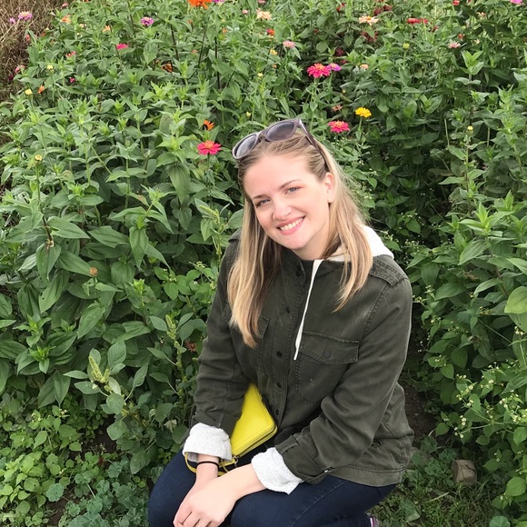 Meet your Posher, Lauren - Picture 8 of 8